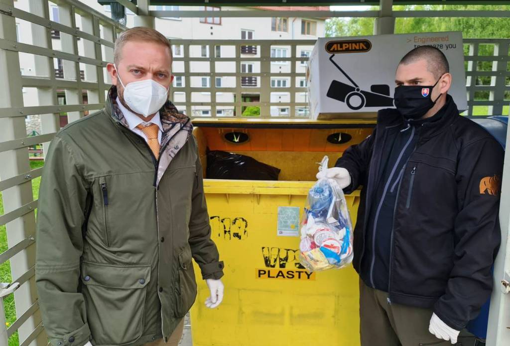Medvede láka aj plastový odpad, konštatujú SIŽP a ŠOP SR